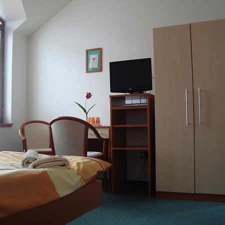 Lázně Bělohrad Hotel U Kapra מראה חיצוני תמונה