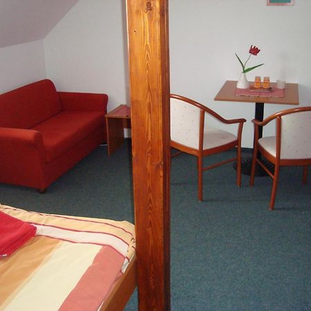 Lázně Bělohrad Hotel U Kapra מראה חיצוני תמונה