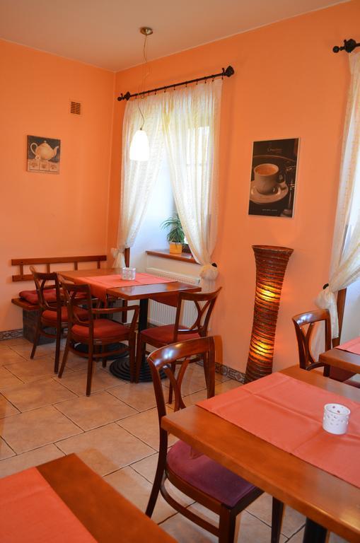 Lázně Bělohrad Hotel U Kapra מראה חיצוני תמונה