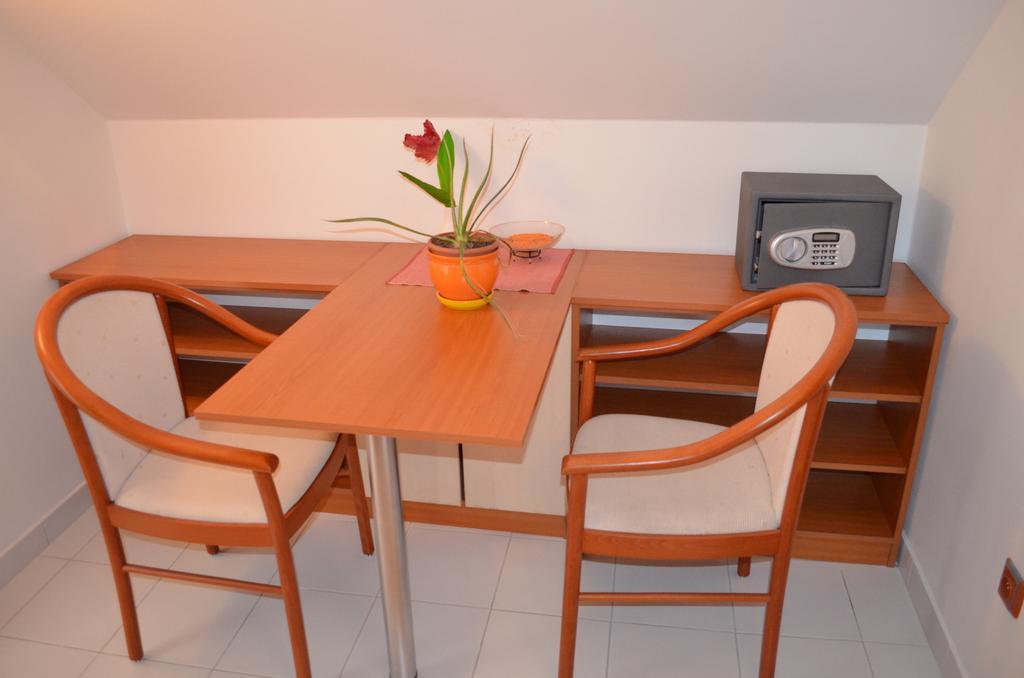 Lázně Bělohrad Hotel U Kapra מראה חיצוני תמונה