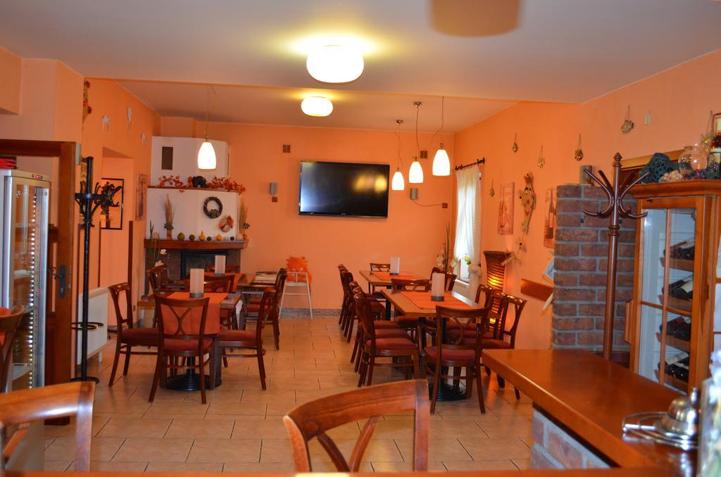 Lázně Bělohrad Hotel U Kapra מראה חיצוני תמונה
