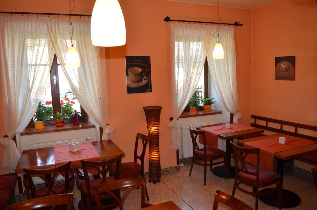 Lázně Bělohrad Hotel U Kapra מראה חיצוני תמונה