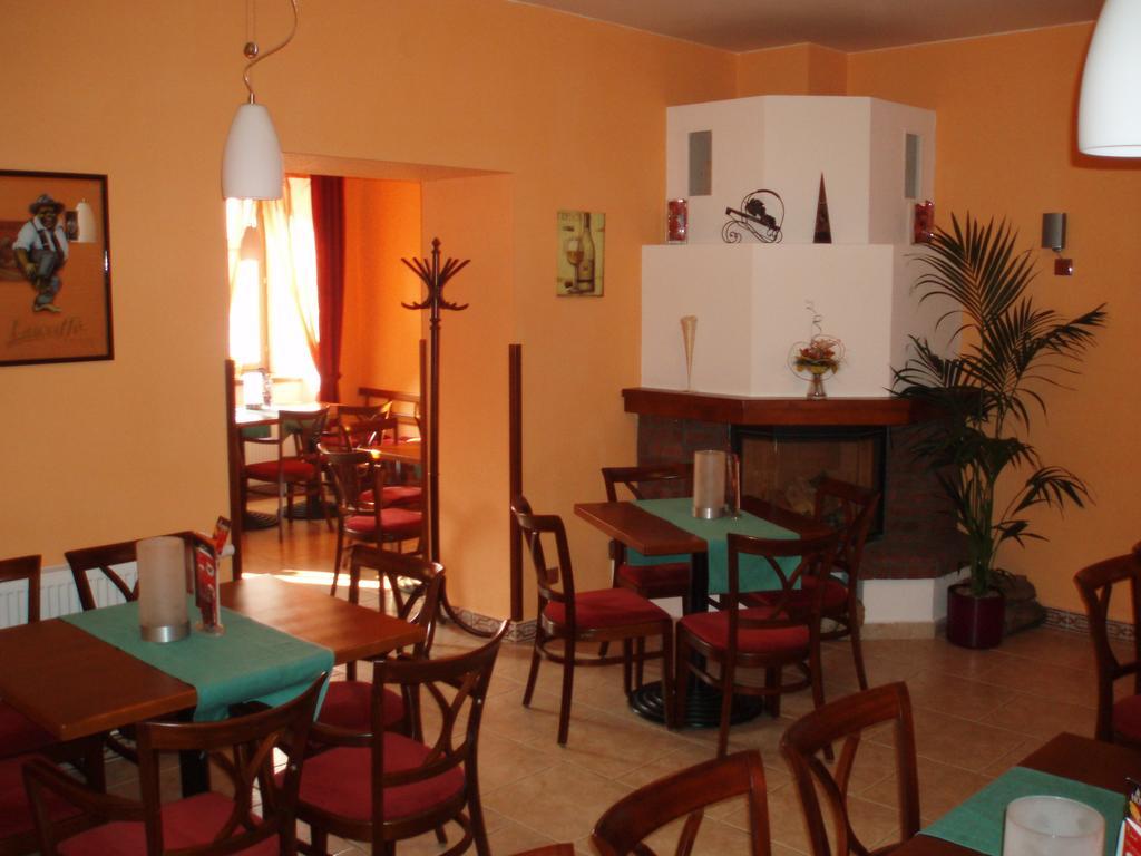 Lázně Bělohrad Hotel U Kapra מראה חיצוני תמונה