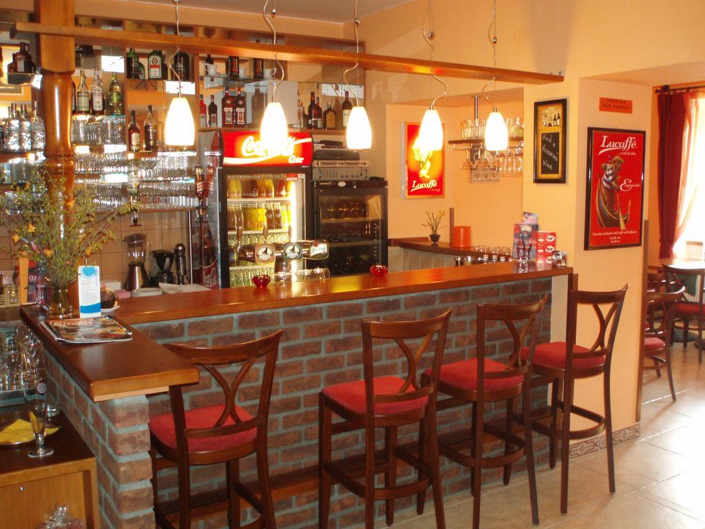Lázně Bělohrad Hotel U Kapra מראה חיצוני תמונה