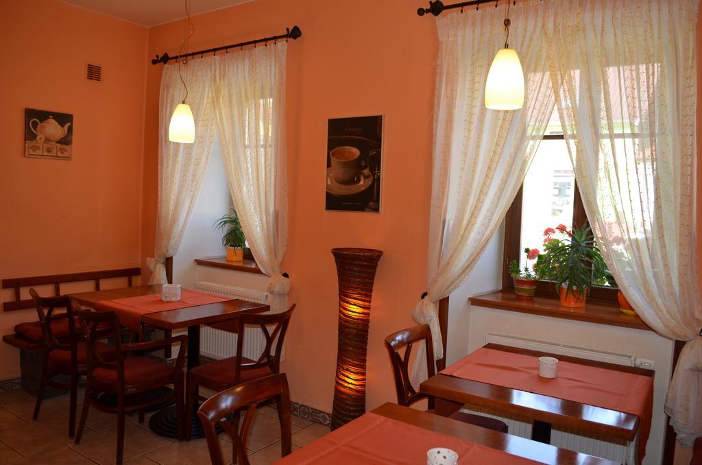 Lázně Bělohrad Hotel U Kapra מראה חיצוני תמונה