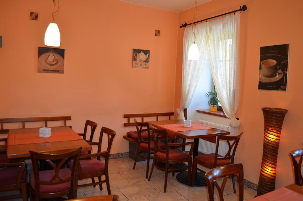 Lázně Bělohrad Hotel U Kapra מראה חיצוני תמונה