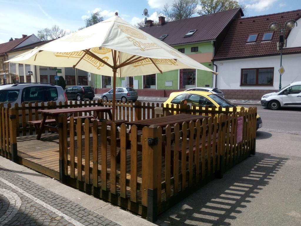 Lázně Bělohrad Hotel U Kapra מראה חיצוני תמונה